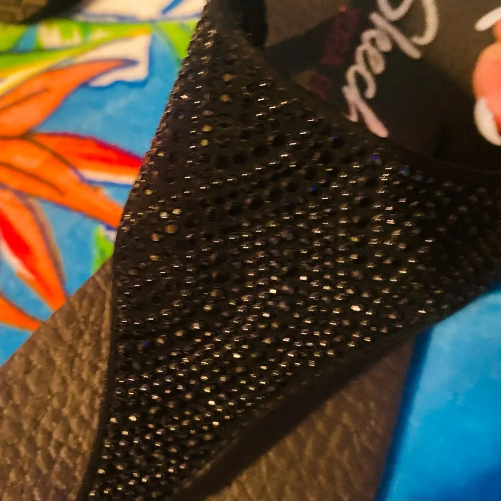 Sketchers rhinestone sling back thong with yoga, Yoga Foam cushioned /Size 9